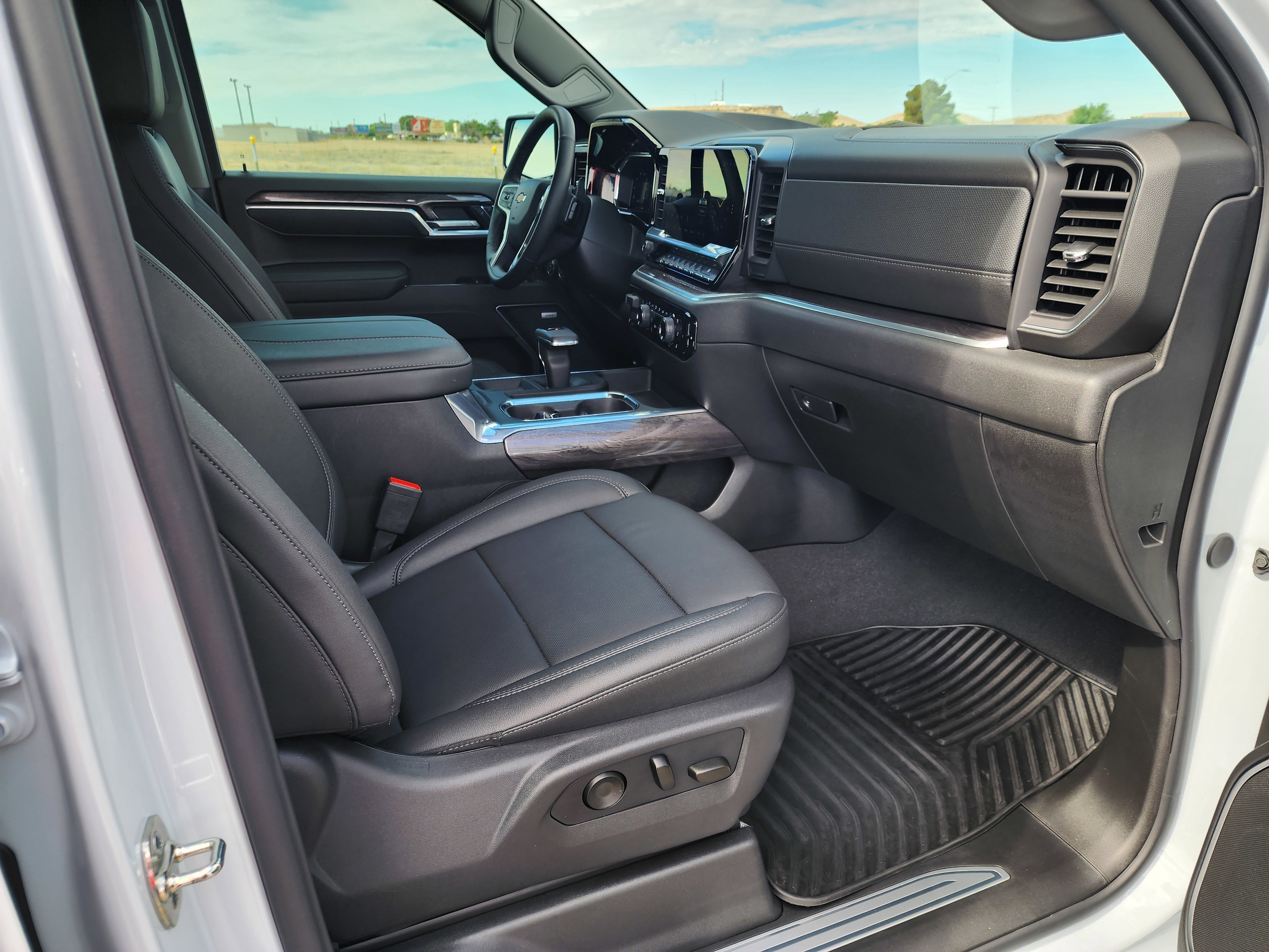 Used 2026 Chevrolet Silverado 1500 LTZ w/ LTZ Premium Package image 16