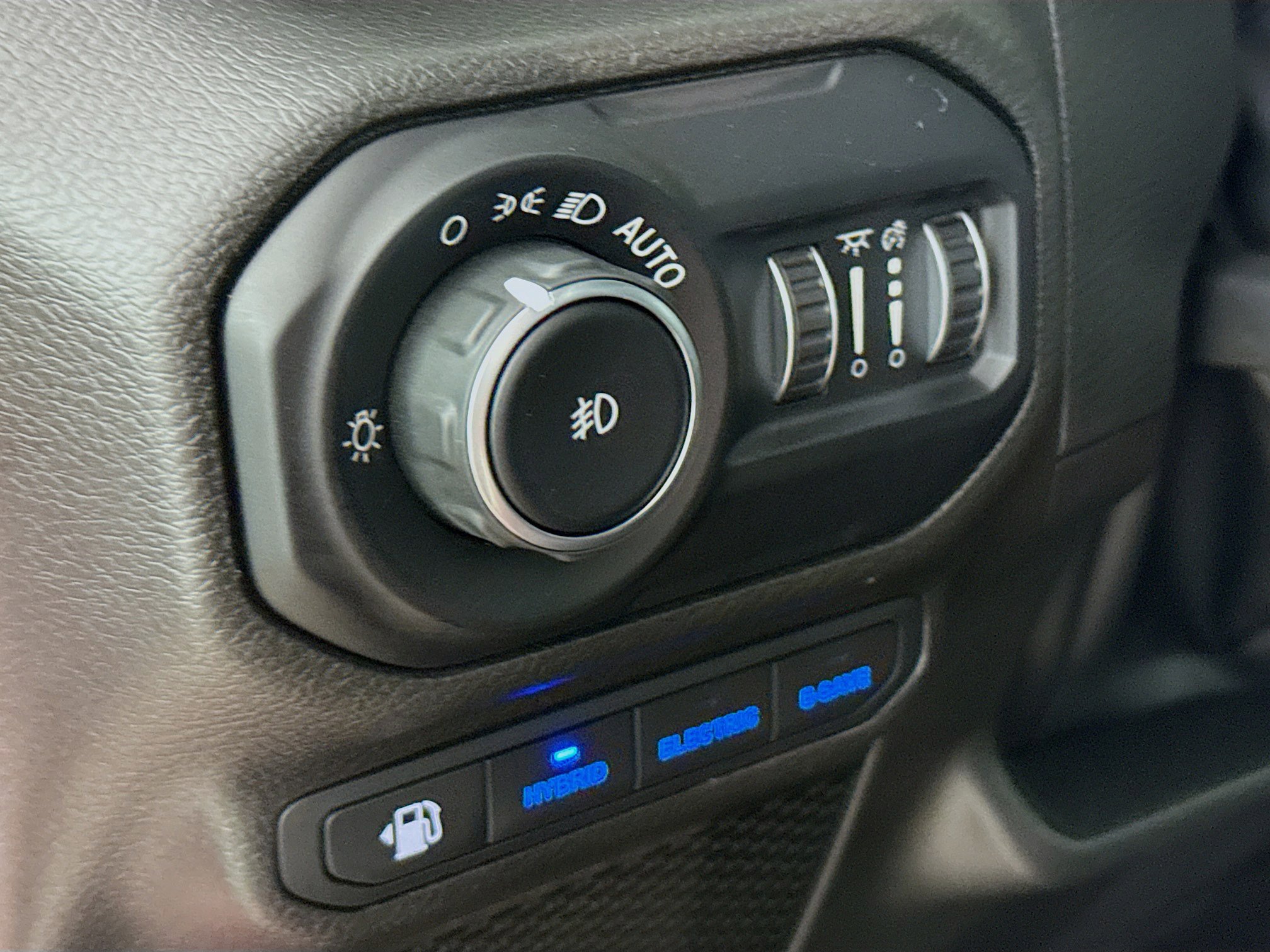 Used 2022 Jeep Wrangler Unlimited Sahara w/ Cold Weather Group image 9