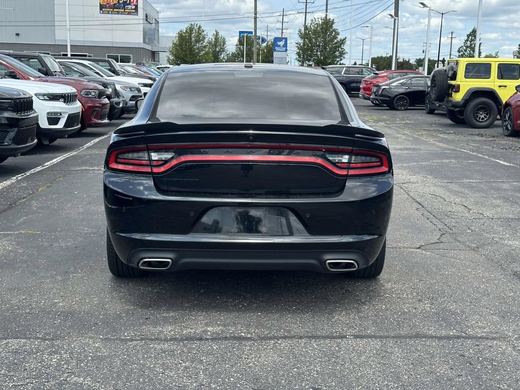 Used 2022 Dodge Charger SXT w/ Blacktop Package RWD image 5