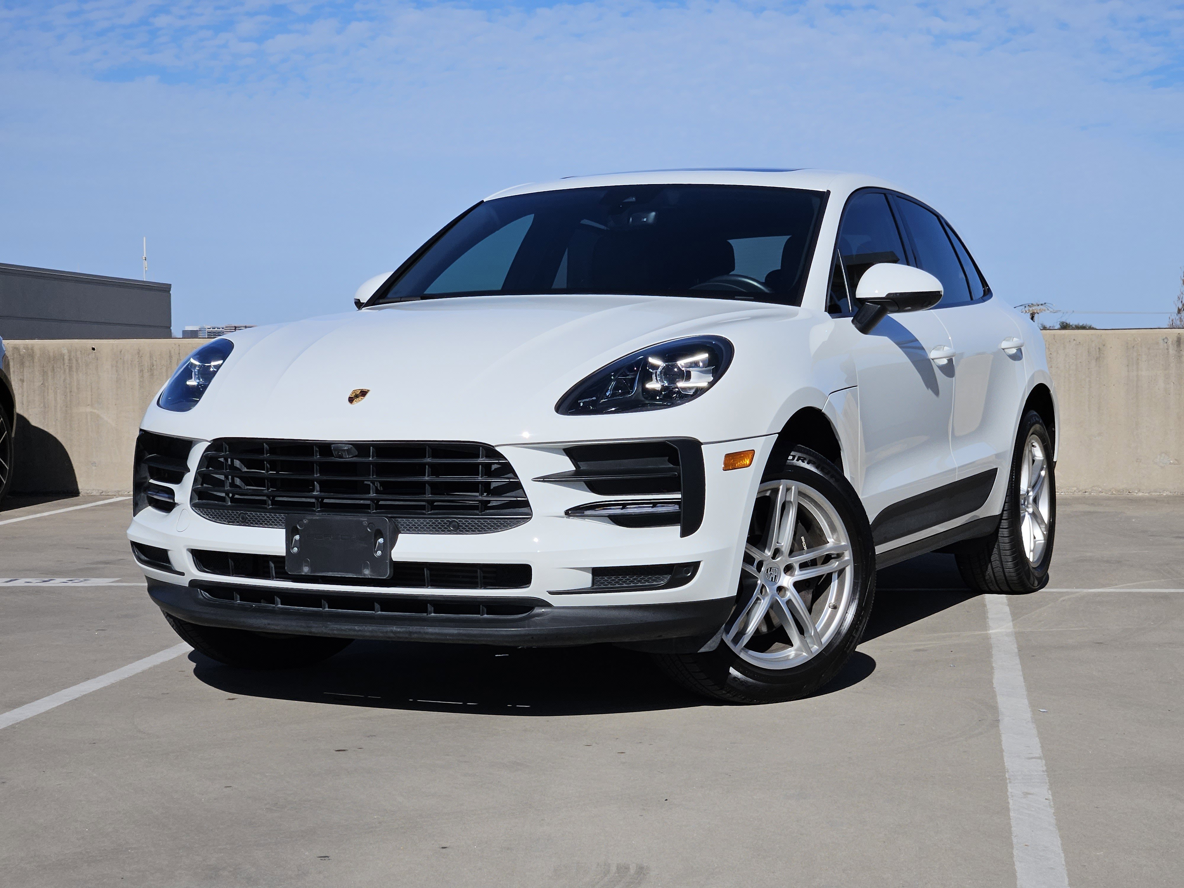 Certified 2021 Porsche Macan image 1