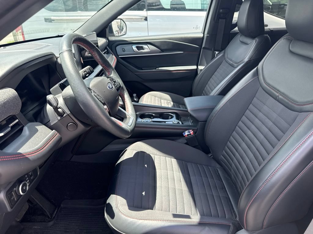 Used 2025 Ford Explorer ST-Line w/ Premium Package RWD image 8