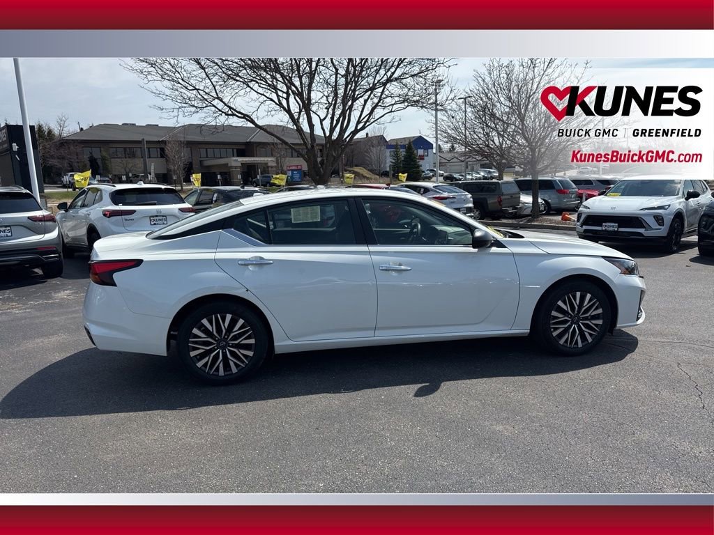 Used 2024 Nissan Altima 2.5 SV FWD image 4