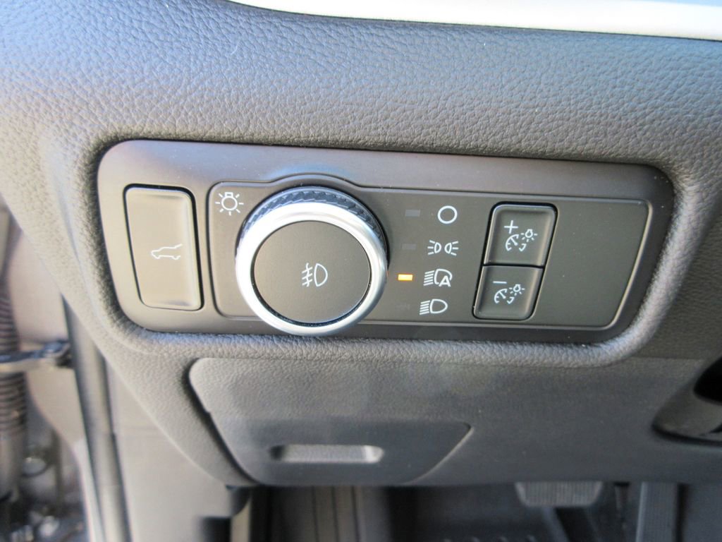 Used 2023 Ford Explorer XLT w/ Equipment Group 202A AWD/4WD image 25