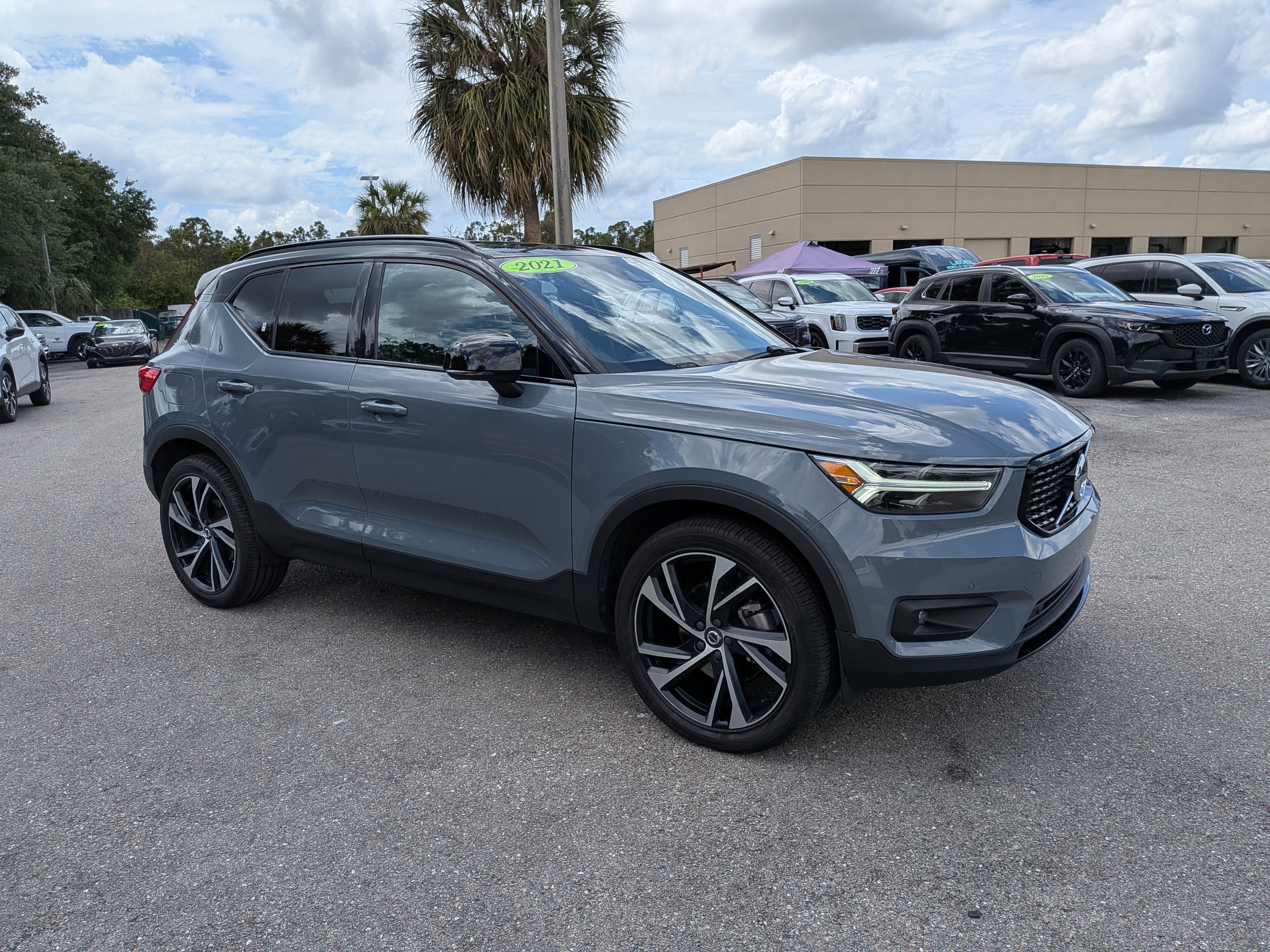 Used 2021 Volvo XC40 T4 R-Design w/ Protection Package Premier image 1
