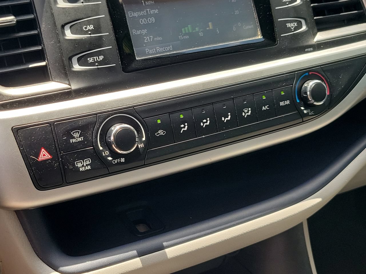 Used 2019 Toyota Highlander LE FWD image 25
