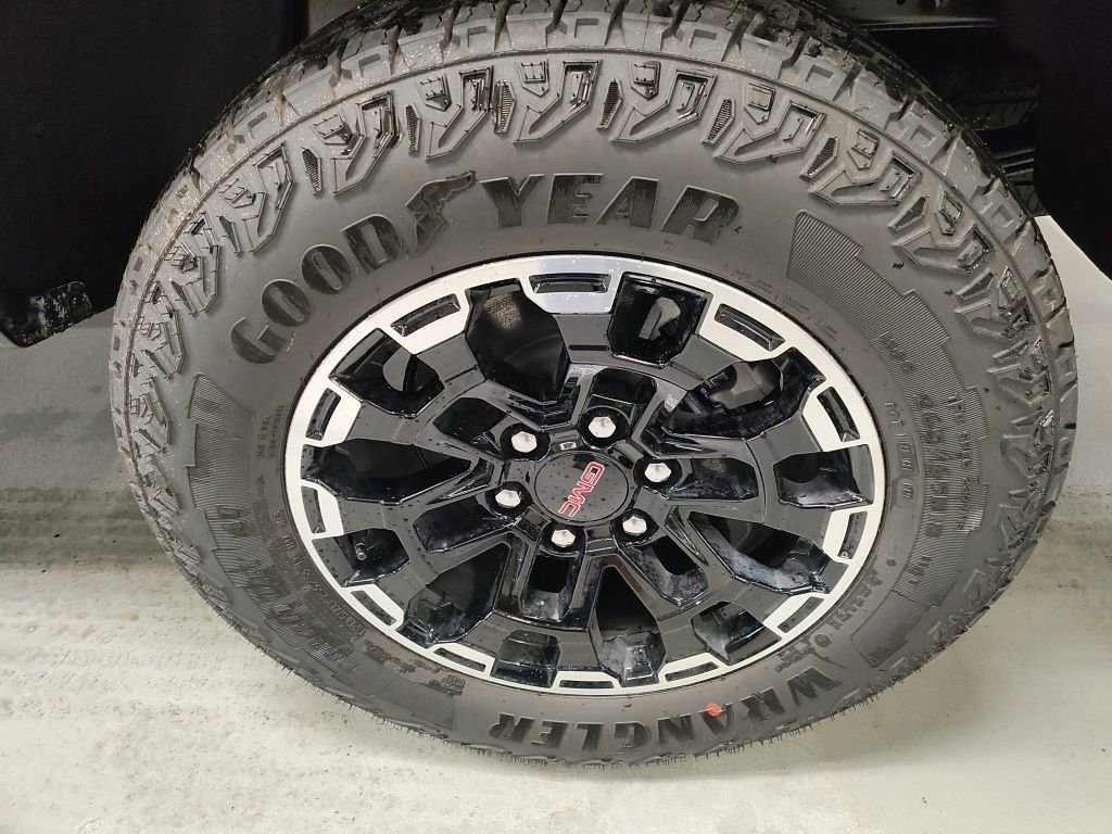 New 2026 GMC Canyon AT4 w/ AT4 Premium Package image 18