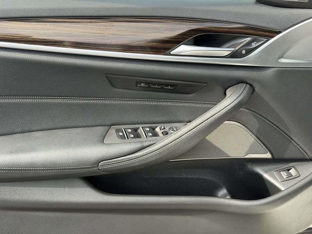 Used 2022 BMW 530i image 11