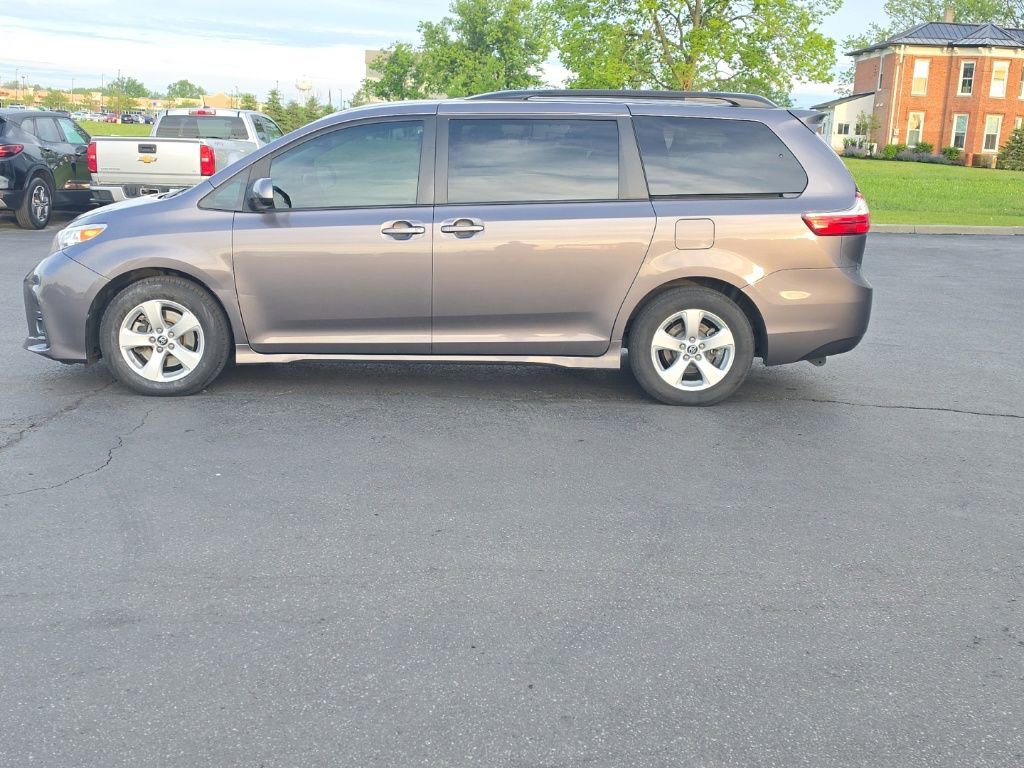 Used 2019 Toyota Sienna LE FWD image 4