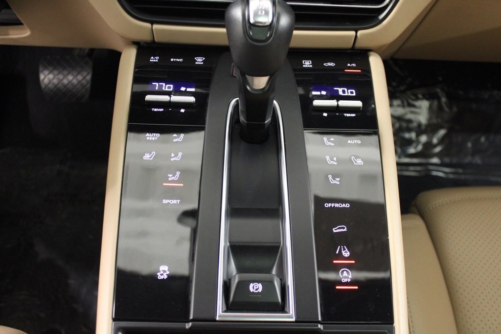 Certified 2022 Porsche Macan image 27