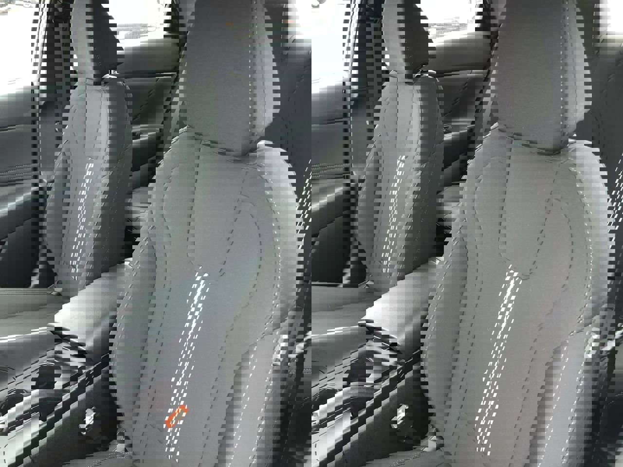 Used 2025 Hyundai Elantra Sport image 13