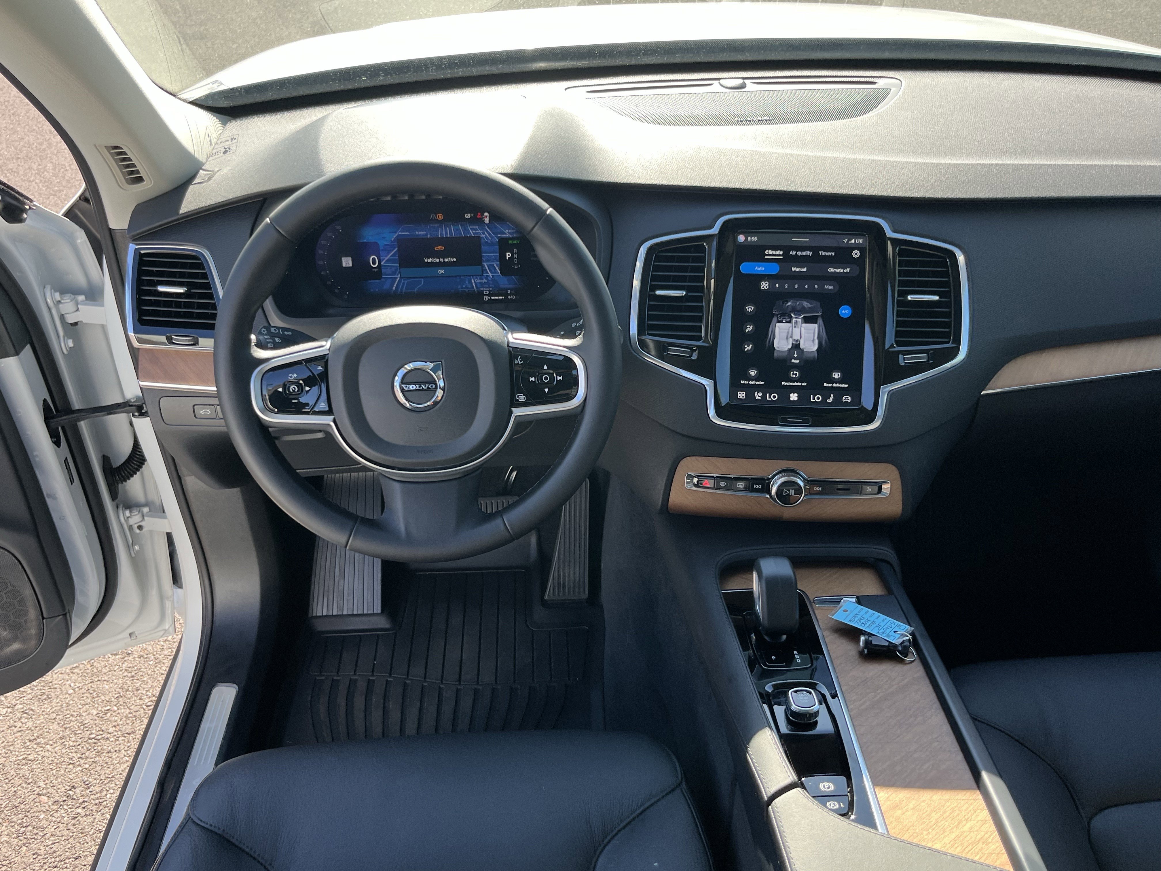 Used 2025 Volvo XC90 T8 Plus w/ Protection Package Premier AWD/4WD image 11