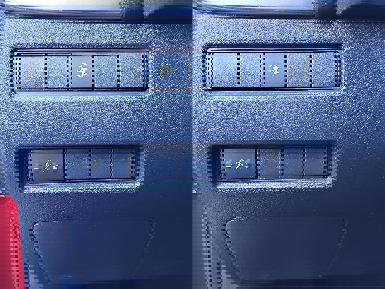 Used 2021 Nissan Rogue SV image 24