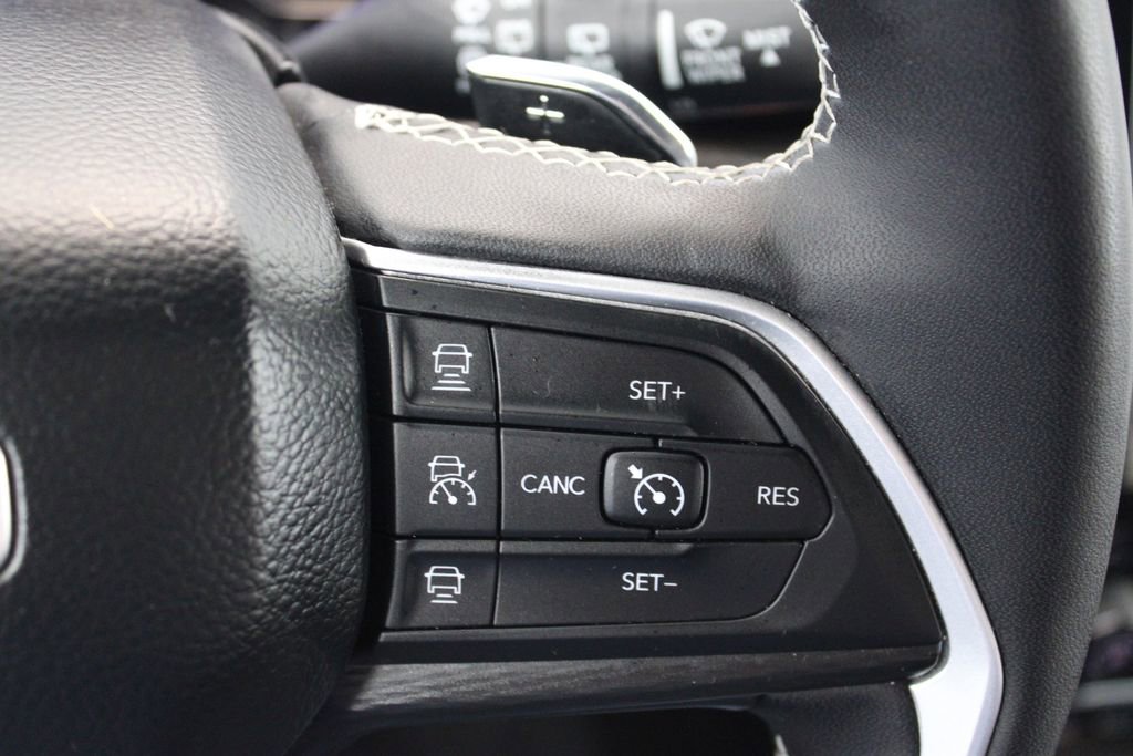 Used 2025 Jeep Grand Cherokee Altitude AWD/4WD image 22