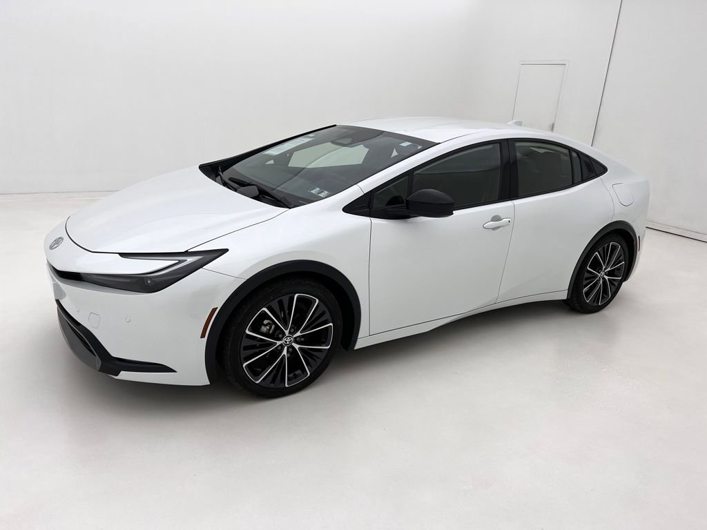 Used 2025 Toyota Prius XLE image 5