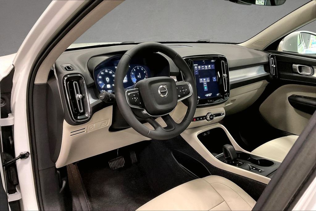 Used 2022 Volvo XC40 T5 Momentum w/ Climate Package AWD/4WD image 16
