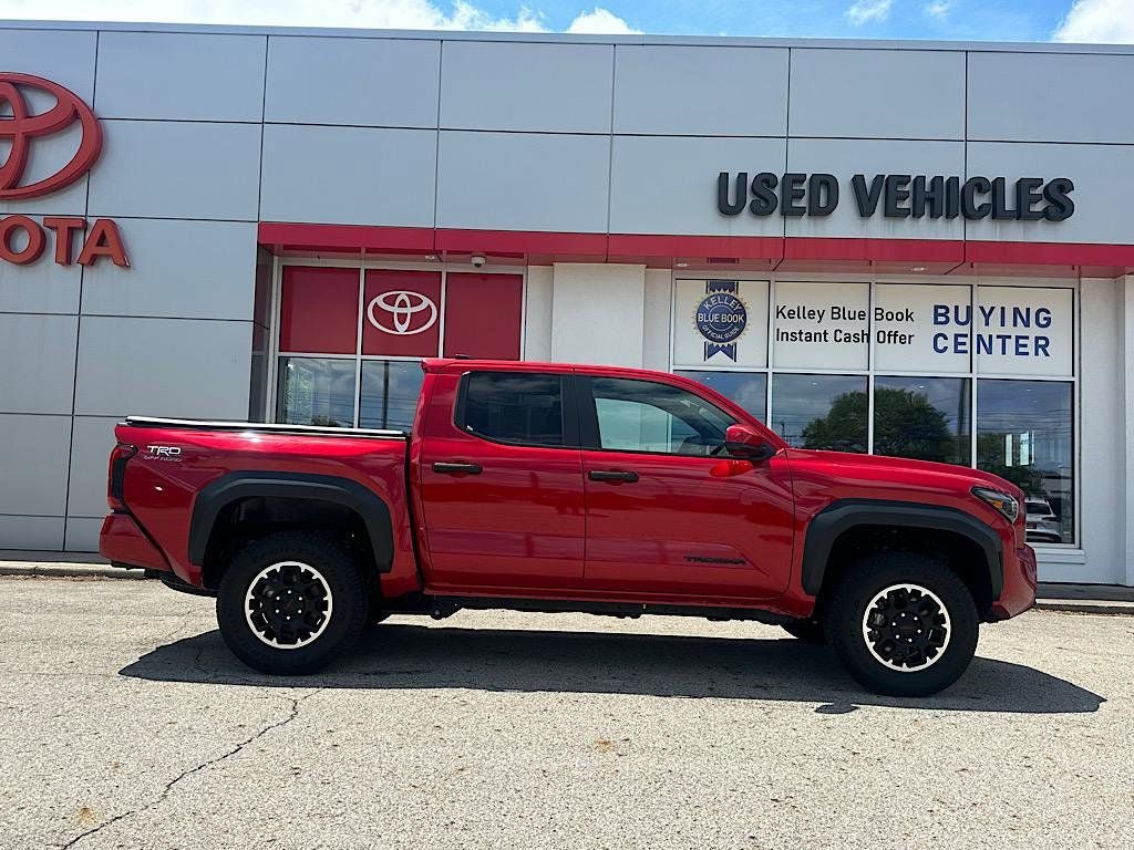 Certified 2025 Toyota Tacoma TRD Off-Road AWD/4WD image 6