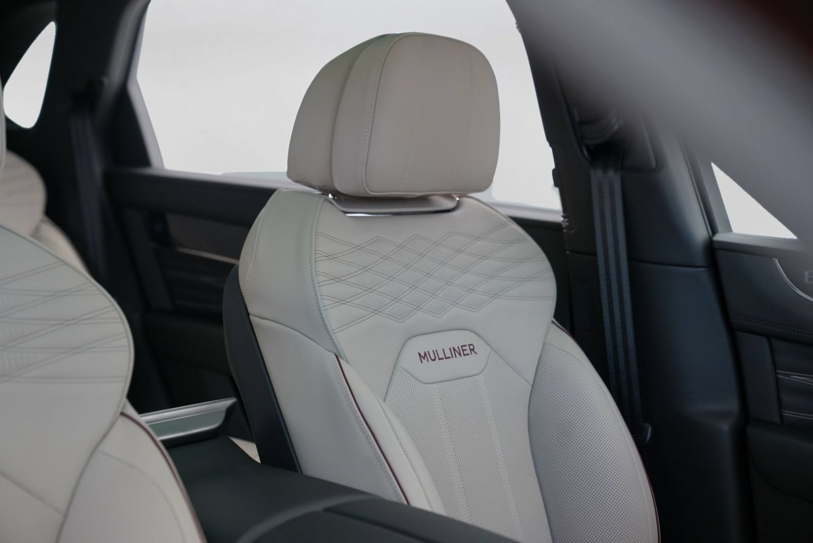New 2026 Bentley Bentayga Extended Wheelbase AWD/4WD image 38