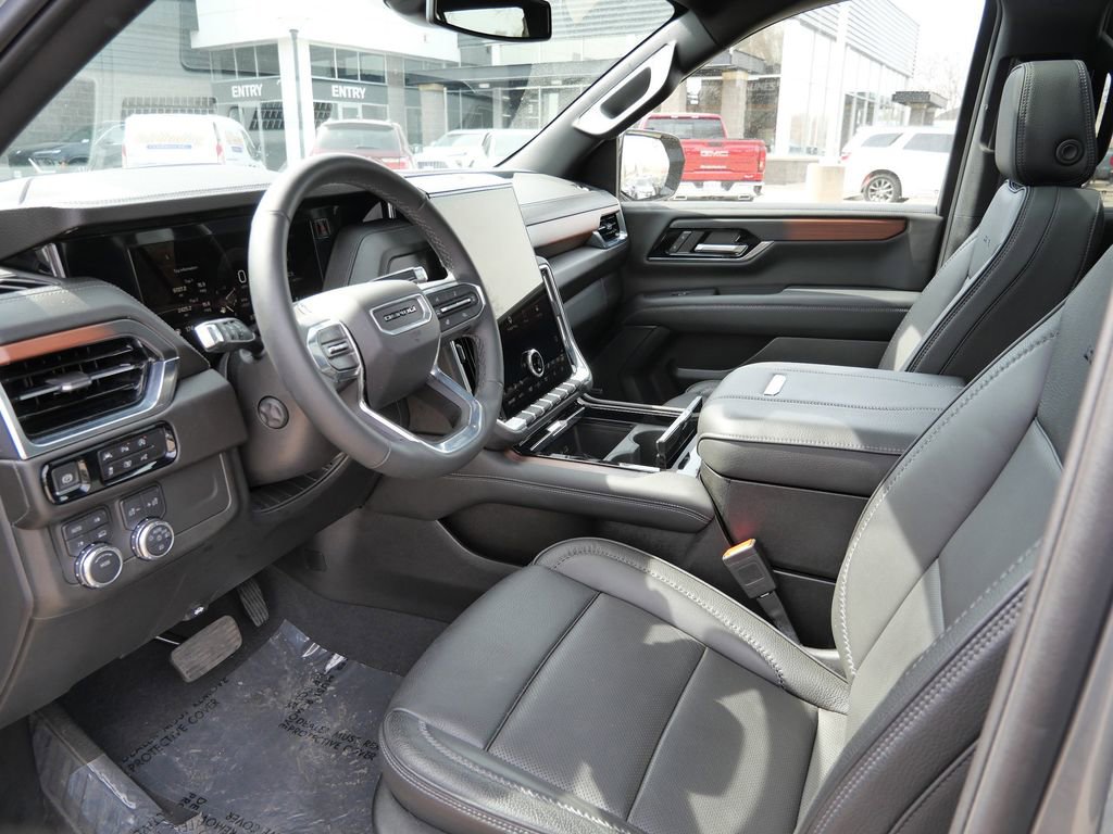 Used 2025 GMC Yukon Denali w/ Sun & Power Step Package image 33