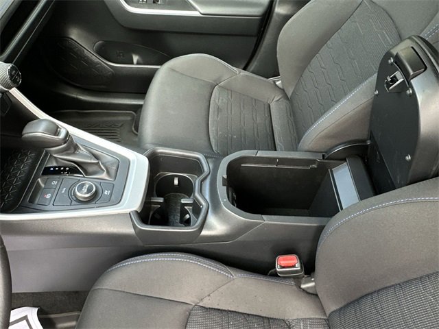 Used 2024 Toyota RAV4 SE image 28