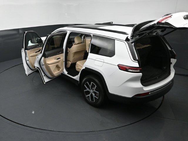 Used 2025 Jeep Grand Cherokee L Limited w/ Trailer Tow Package AWD/4WD image 28