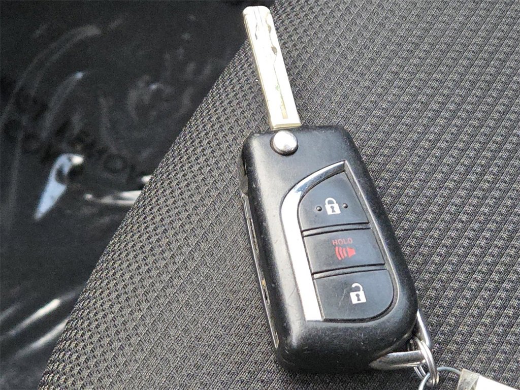 Used 2021 Toyota RAV4 LE image 30