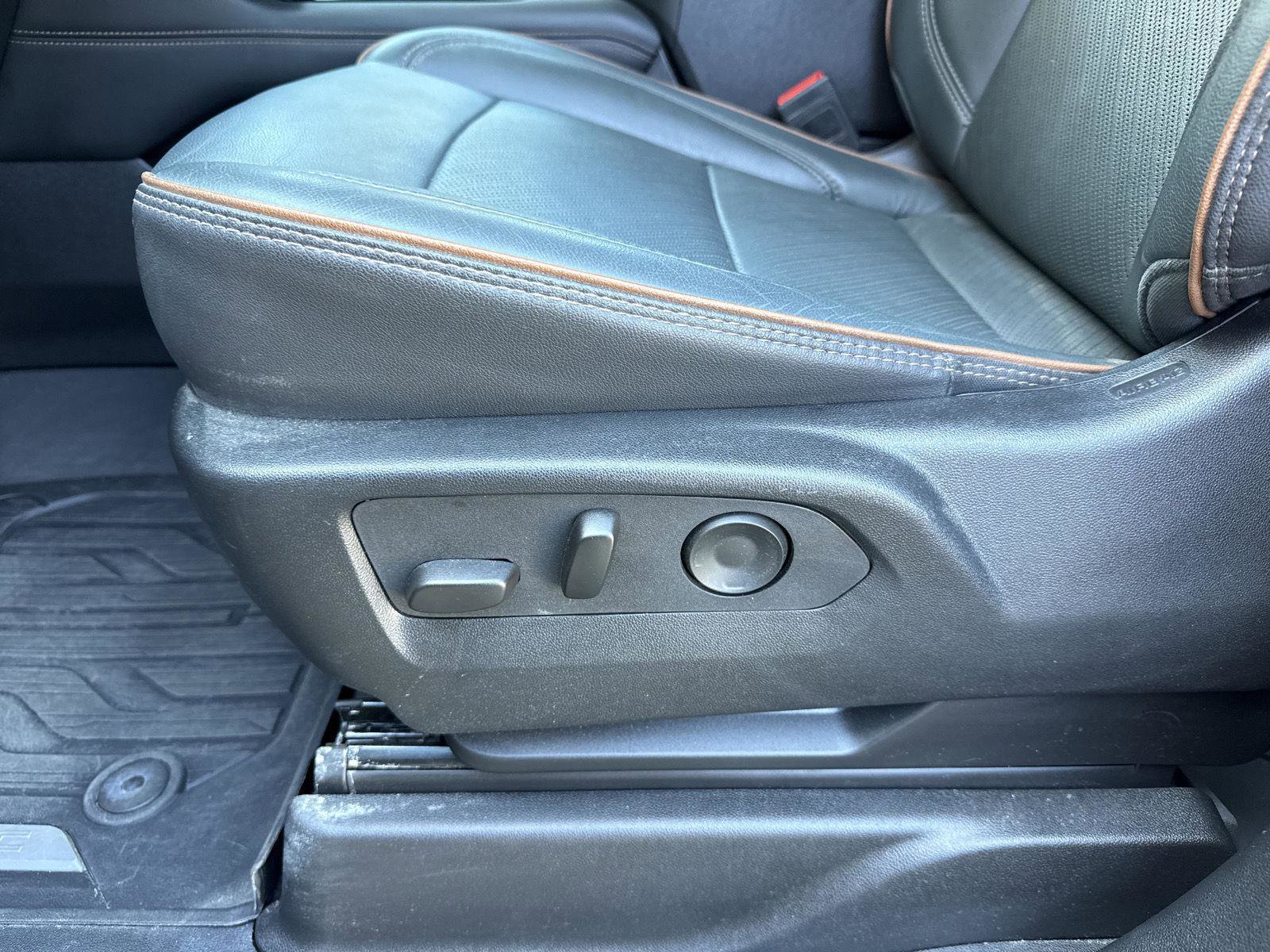 Used 2025 GMC Yukon AT4 w/ Premium Trailering Package image 19