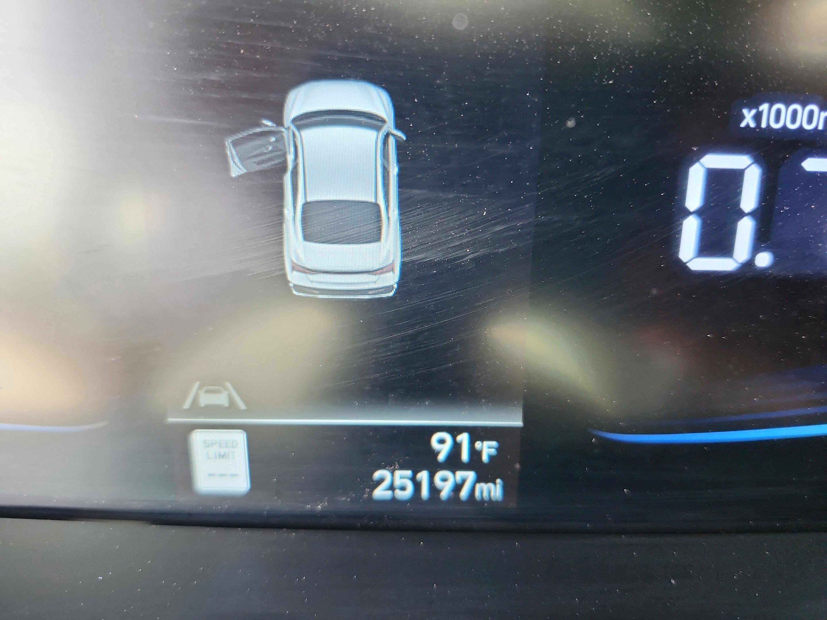 Used 2025 Hyundai Elantra Sport FWD image 11
