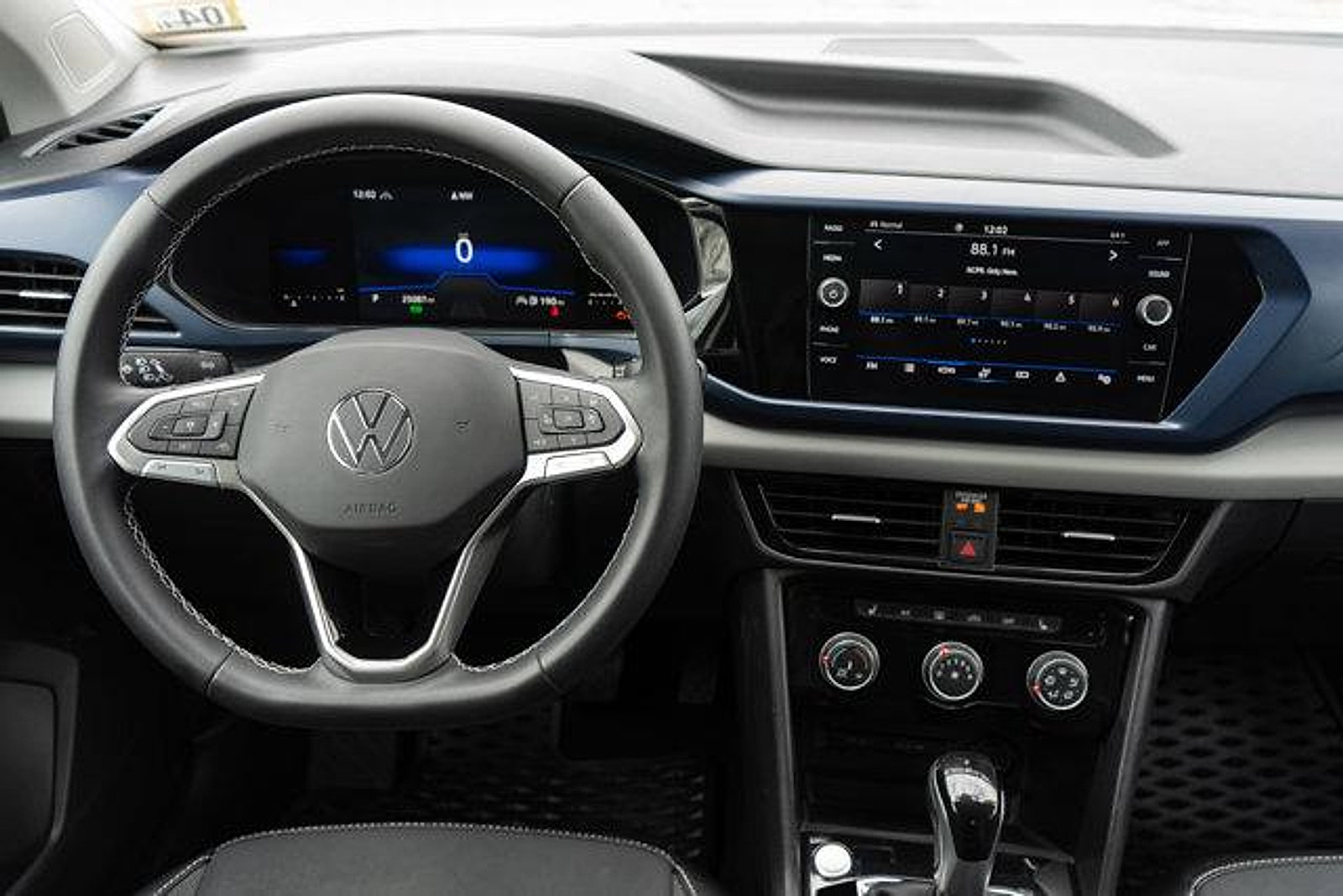 Certified 2023 Volkswagen Taos SE AWD/4WD image 12