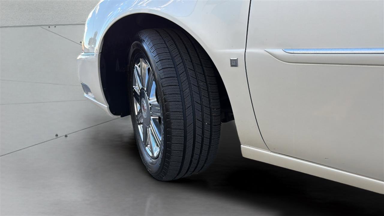 Used 2007 Cadillac DTS Luxury II image 32