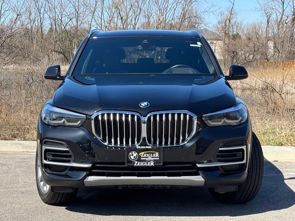 Used 2022 BMW X5 xDrive40i w/ Premium Package image 2