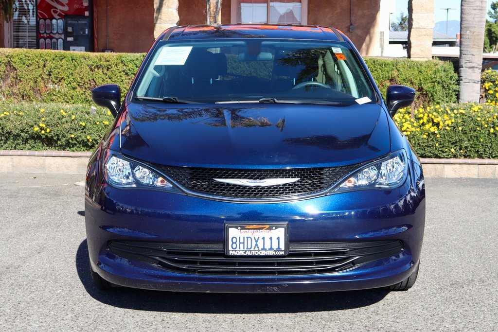 Used 2019 Chrysler Pacifica Touring image 3