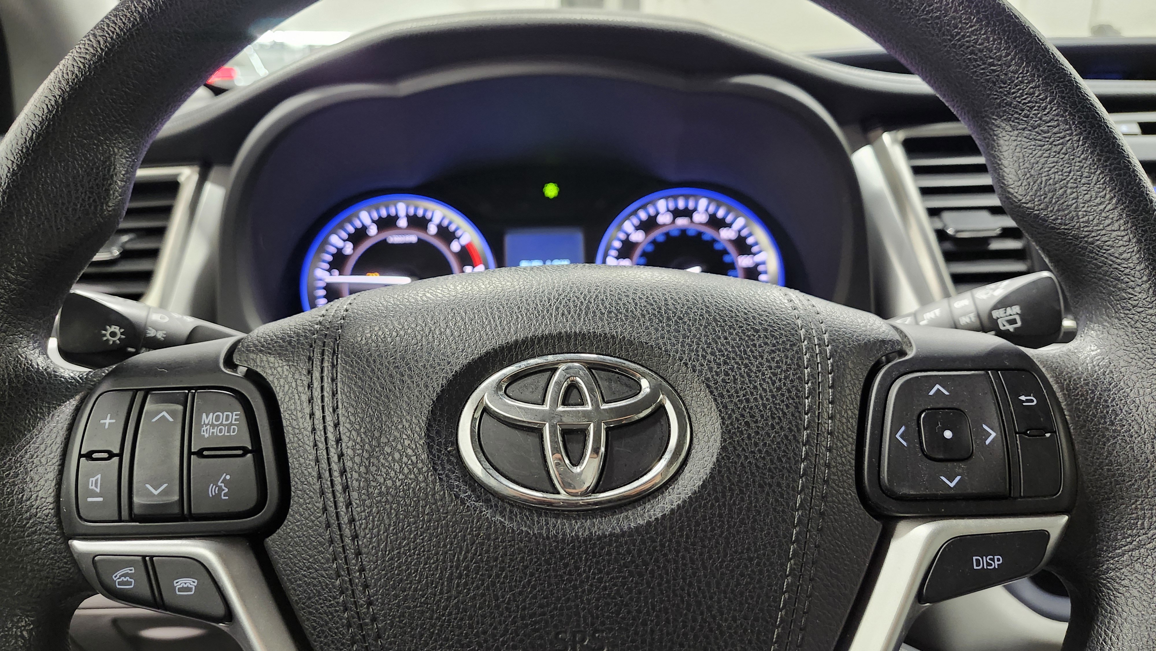 Used 2015 Toyota Highlander LE image 25