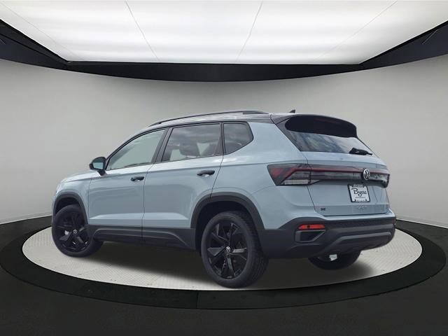New 2026 Volkswagen Taos SE FWD image 5