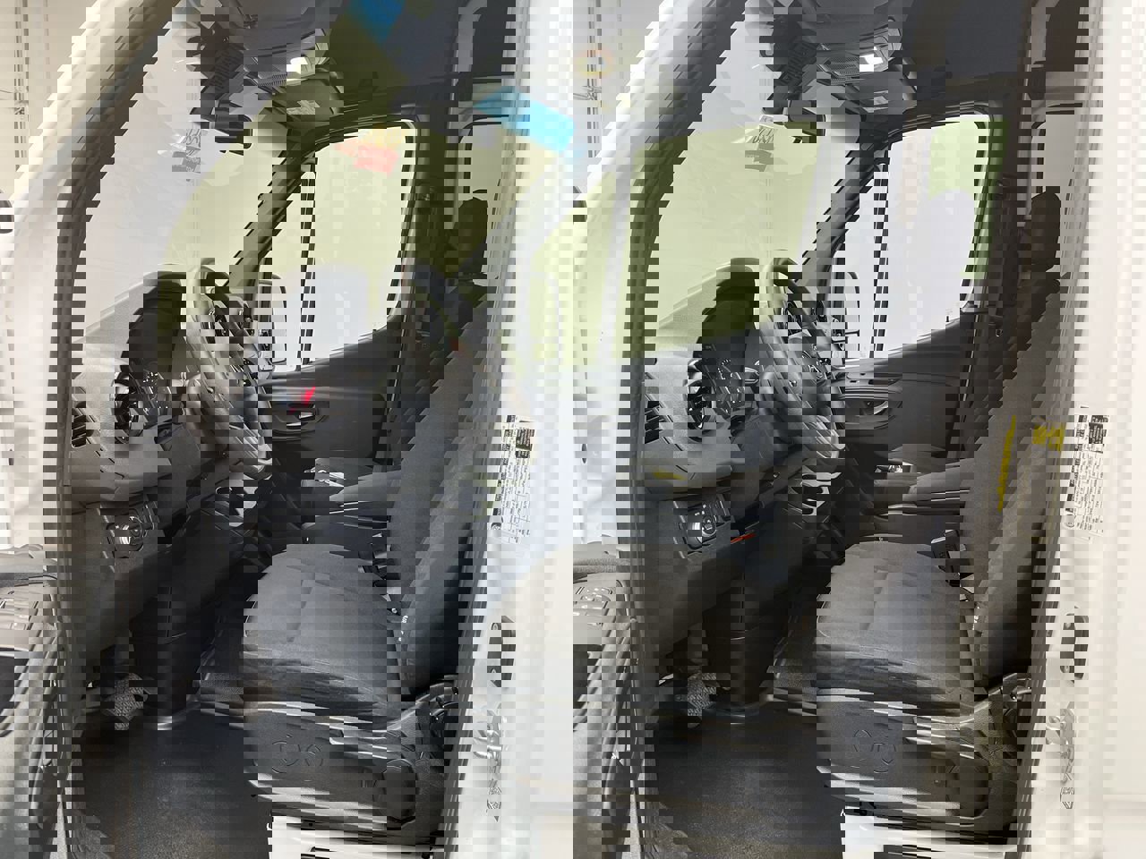 Used 2024 Mercedes-Benz Sprinter 2500 image 3