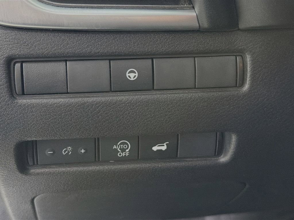 Used 2024 Nissan Rogue SV AWD/4WD image 12