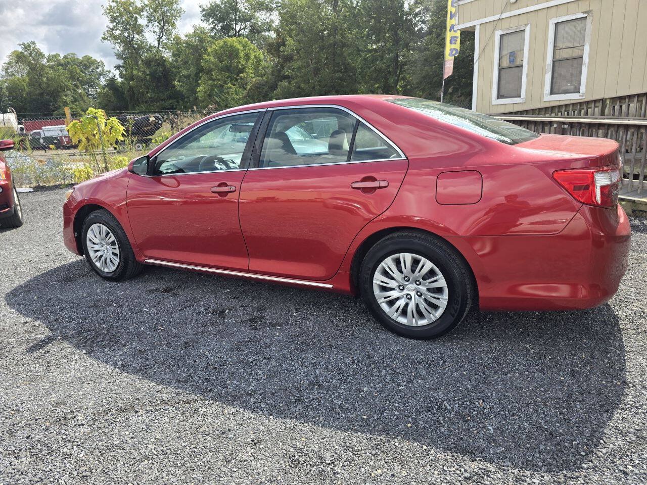Used 2012 Toyota Camry LE FWD image 14