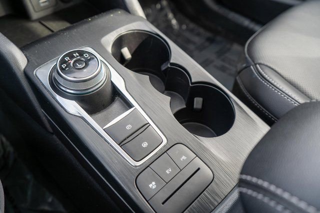 Used 2022 Ford Escape Titanium w/ Class II Trailer Tow Package image 33