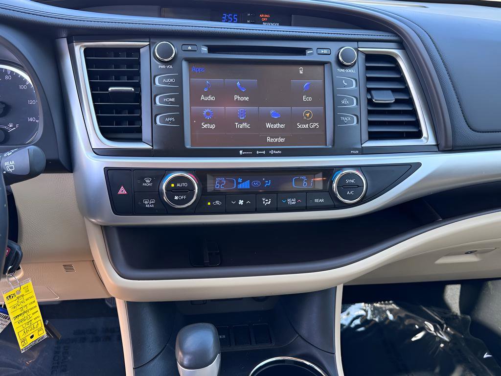 Used 2017 Toyota Highlander Plus FWD image 7