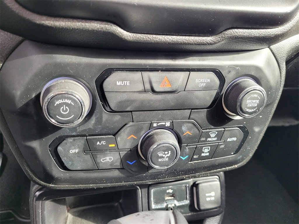 Used 2018 Jeep Renegade Altitude w/ UConnect 8.4 Nav Group image 15