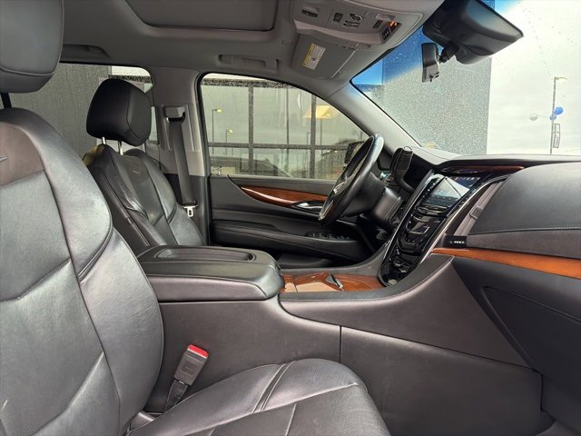 Used 2018 Cadillac Escalade ESV Luxury image 12