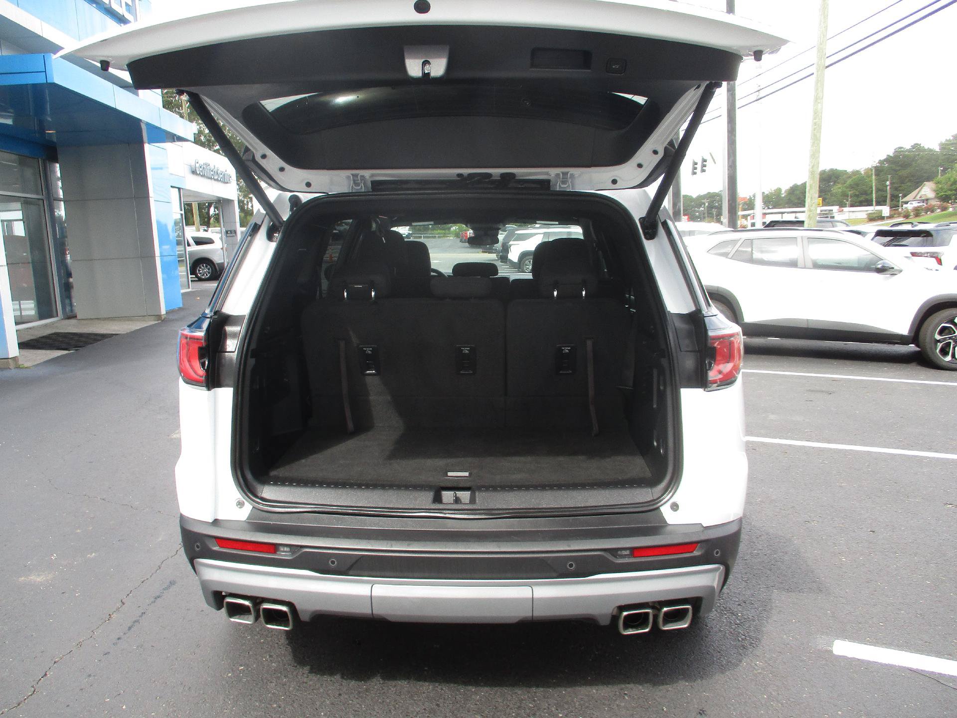Used 2025 GMC Acadia Elevation FWD image 5