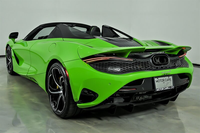 Used 2024 McLaren 750S Spider RWD image 11