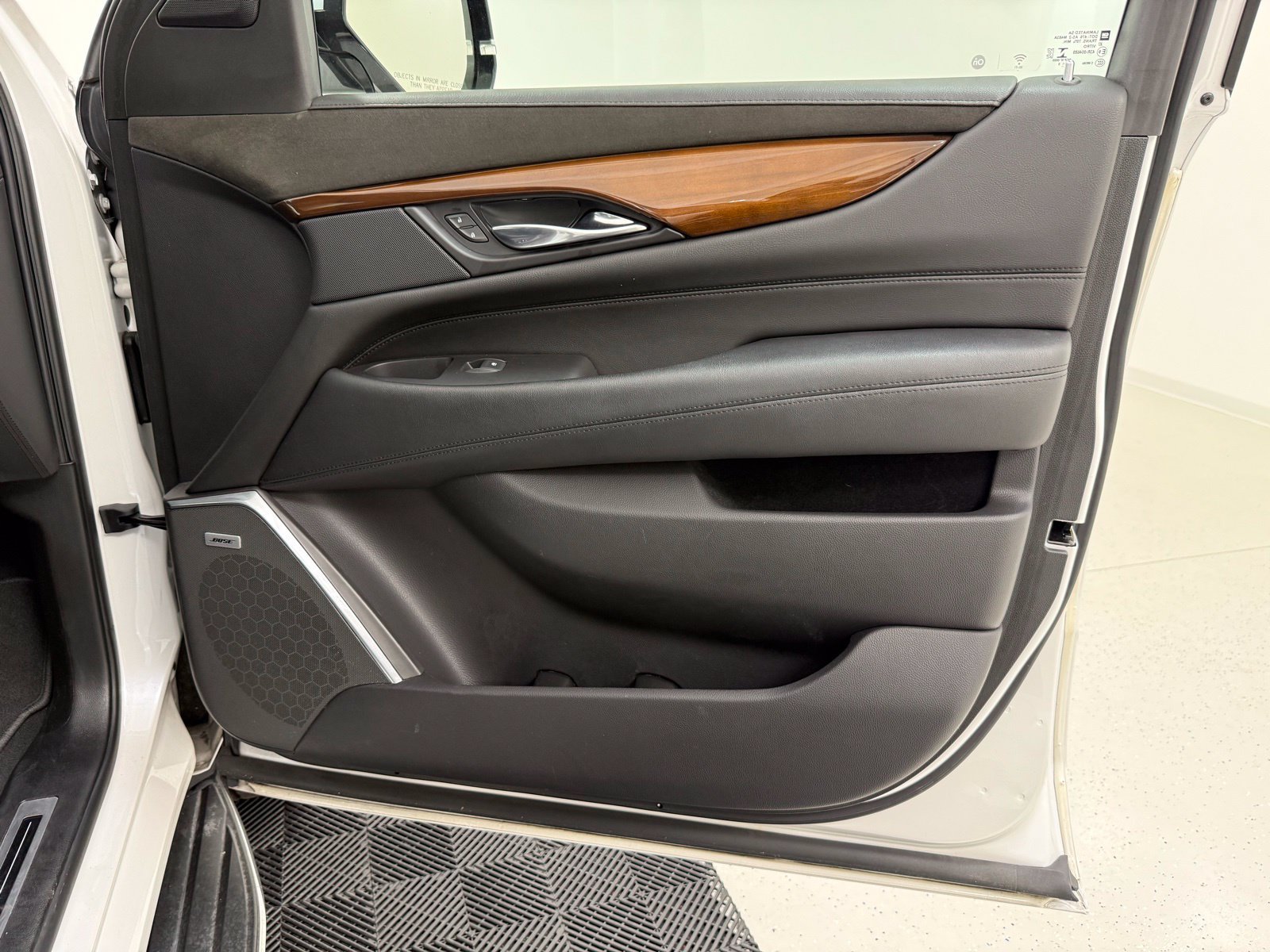 Used 2019 Cadillac Escalade ESV Luxury AWD/4WD image 31