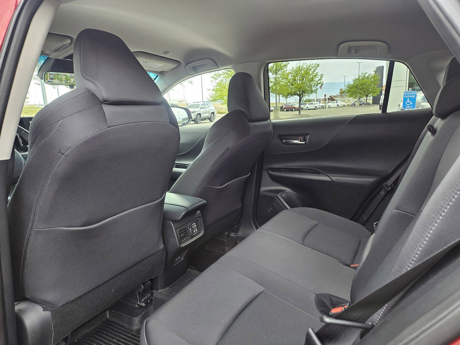 Used 2023 Toyota Venza LE image 16