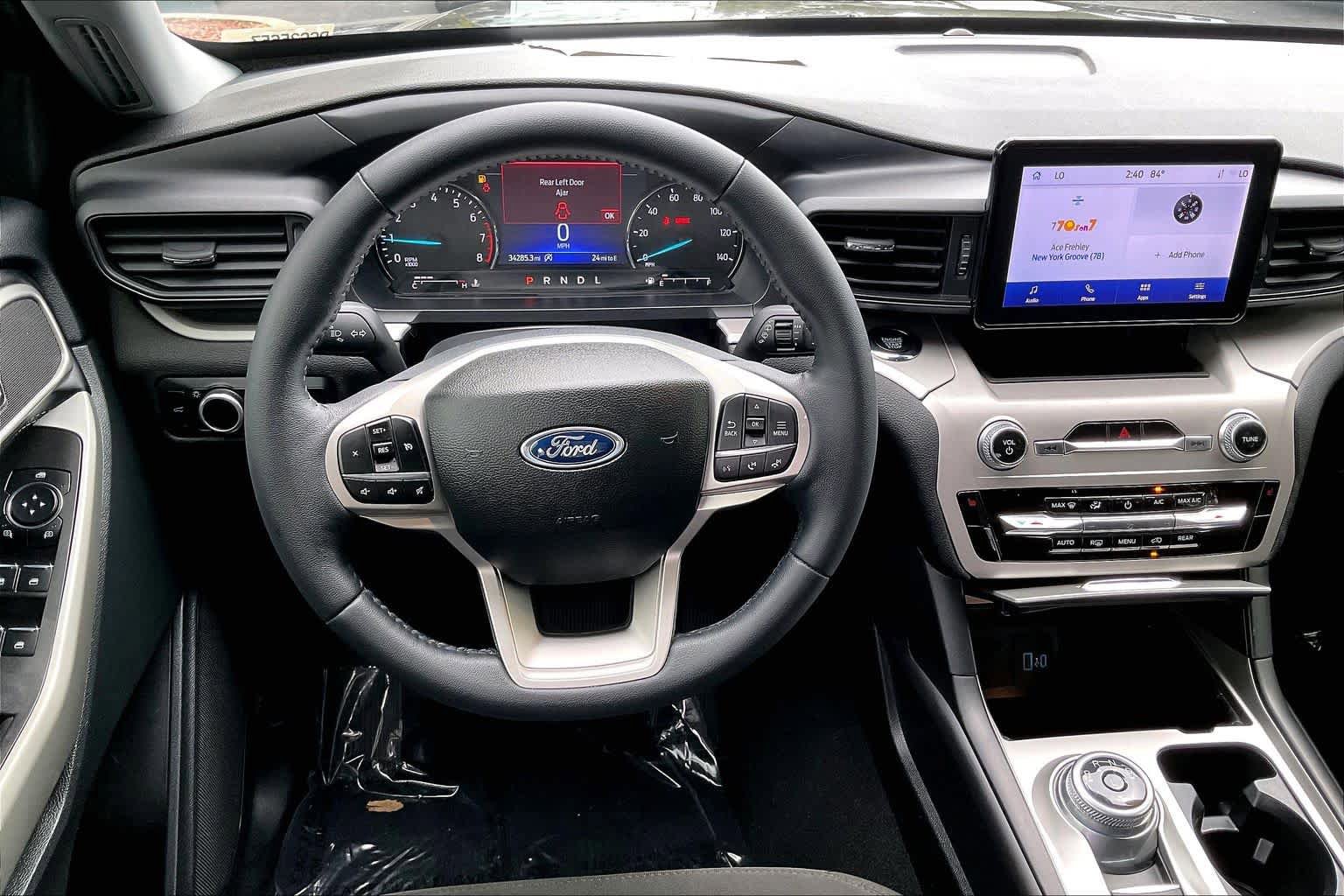 Used 2023 Ford Explorer XLT image 6