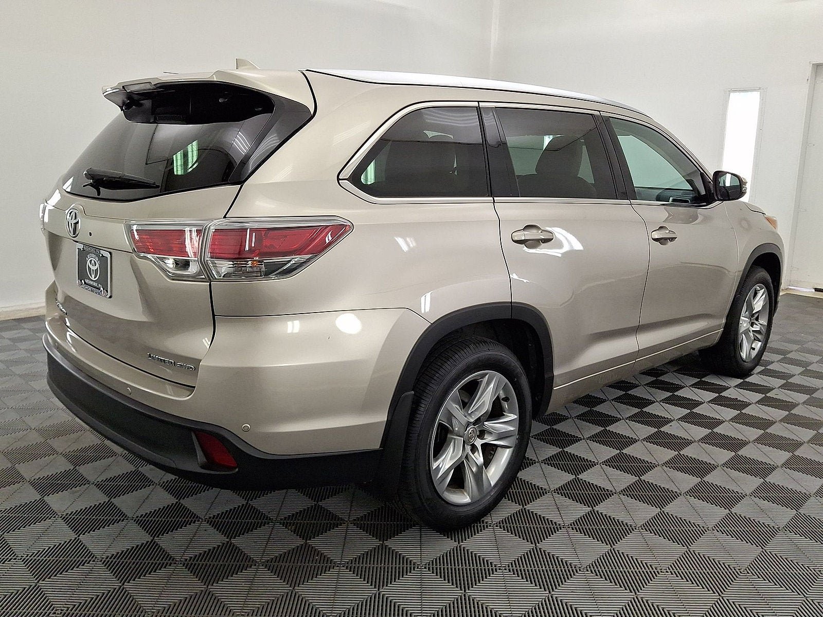 Used 2015 Toyota Highlander Limited AWD/4WD image 17