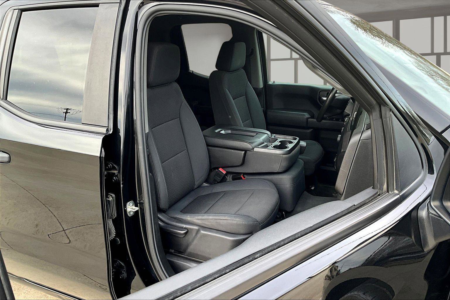 Used 2019 Chevrolet Silverado 1500 Custom w/ Trailering Package image 8