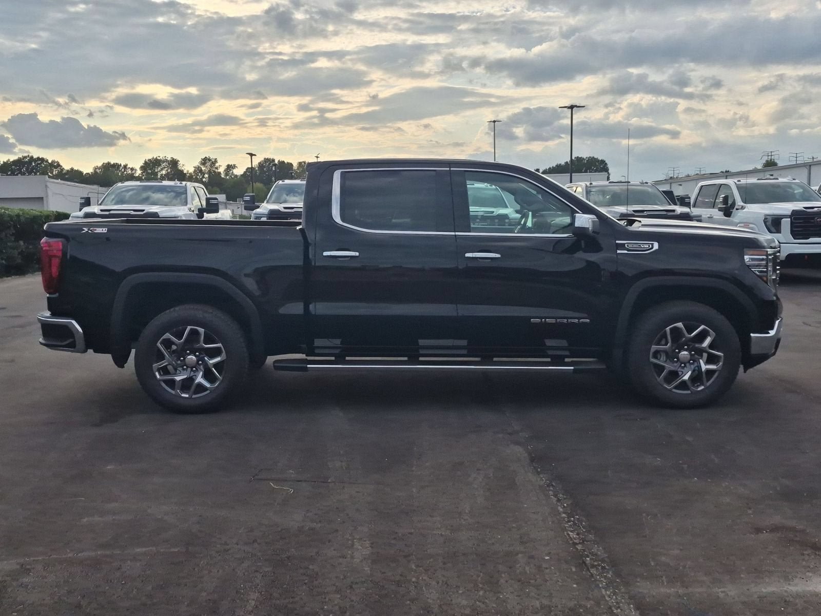 New 2026 GMC Sierra 1500 SLT w/ SLT Premium Package AWD/4WD image 8