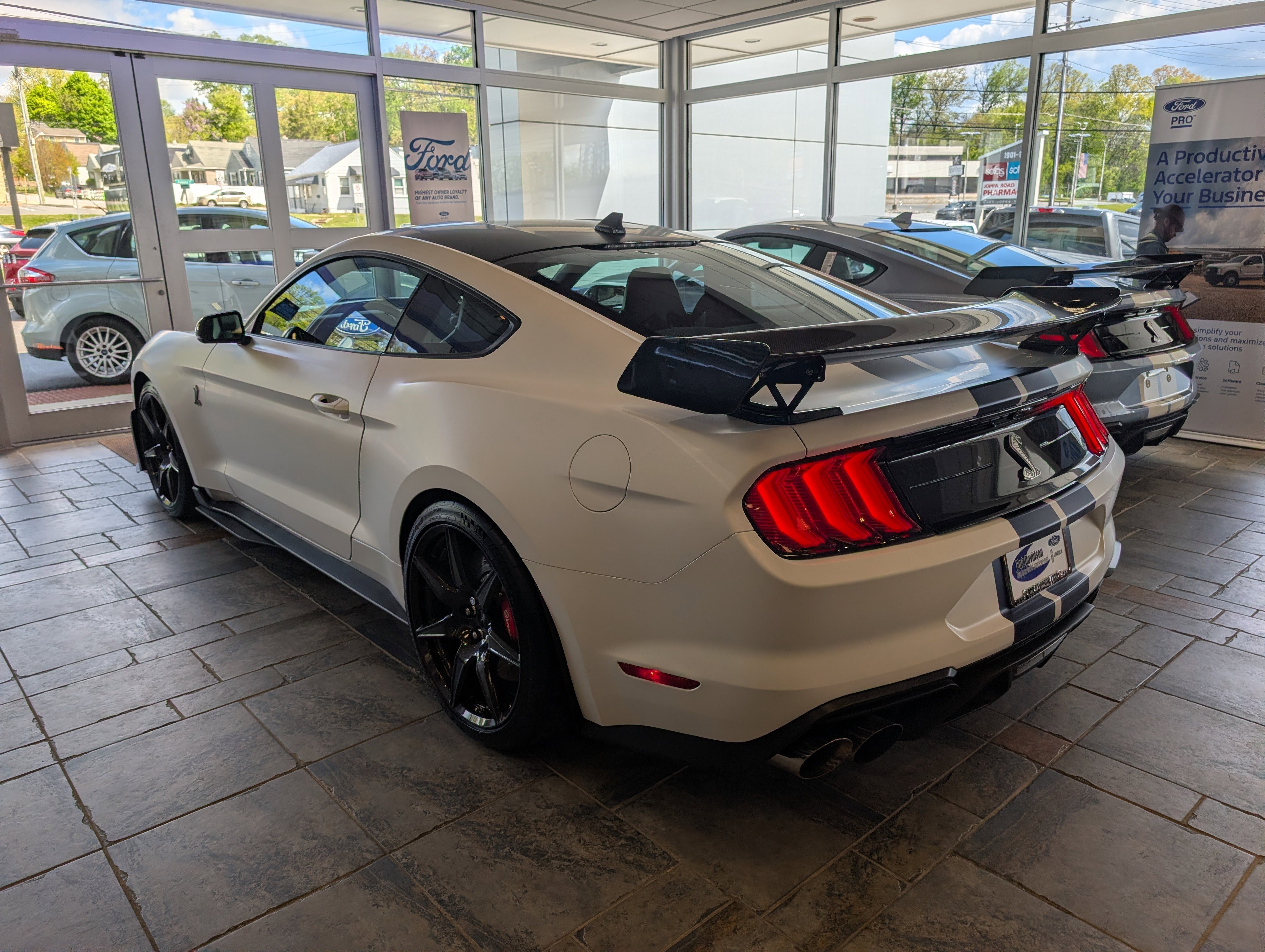 Certified 2022 Ford Mustang Shelby GT500 w/ Carbon Fiber Track Pack RWD image 5