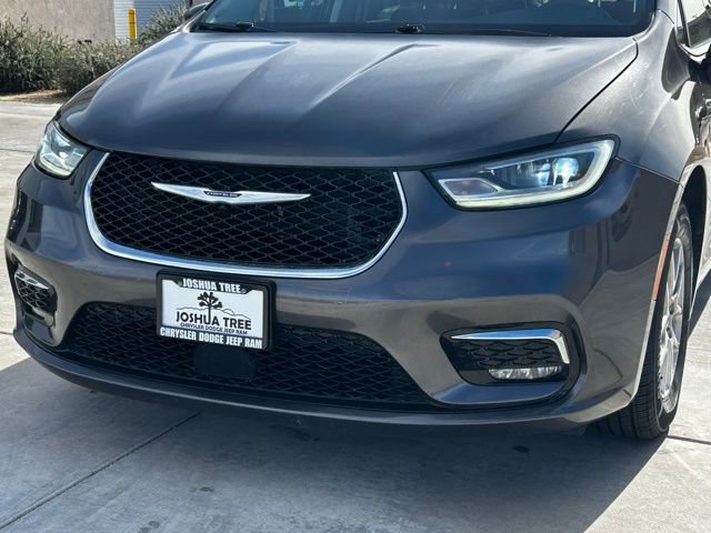 Used 2023 Chrysler Pacifica Touring-L image 12
